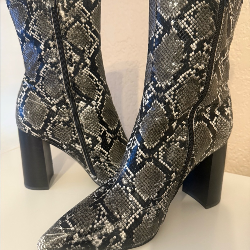Fun Faux Snakeskin 4” Heeled Boots size 10 NWOT
